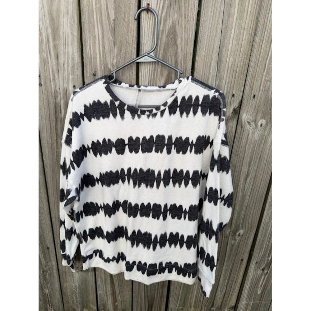 Athleisure Boho Love Charm Sport Sweatshirt M White Black Ikat Pullover Top